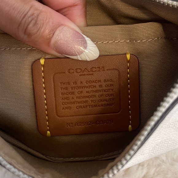 Coach mini Payton Cream Shoulder Bag with Silver Accents - Picture 3 of 4